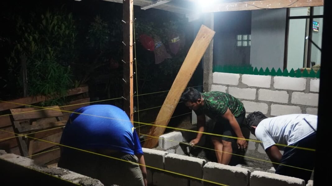 Kerja Keras Satgas TMMD dan Warga dalam Membangun Fasilitas Ibadah di Desa Tri Buana