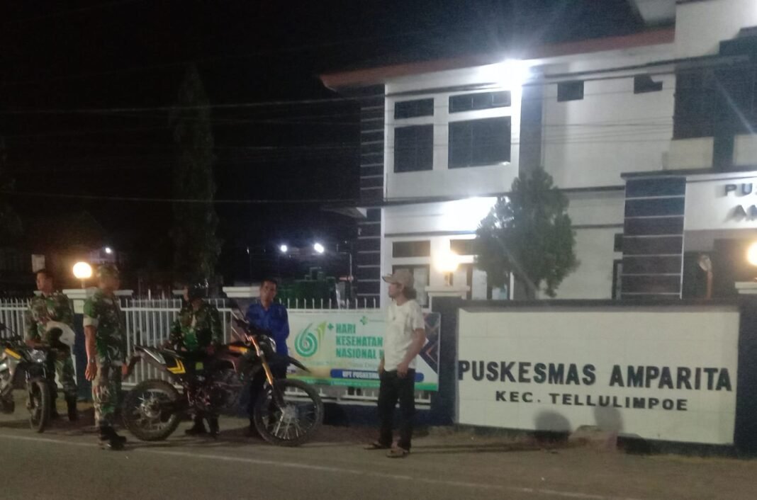 Babinsa Koramil 1420-02/Tellu Limpoe dan Damkar Laksanakan Patroli Siskamling untuk Tingkatkan Keamanan