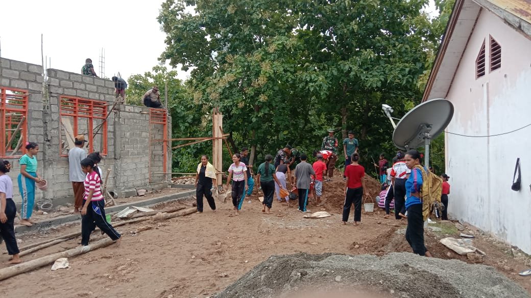 Kolaborasi Siswa dan Masyarakat dalam Pembangunan Sekolah di TMMD Sunkaen