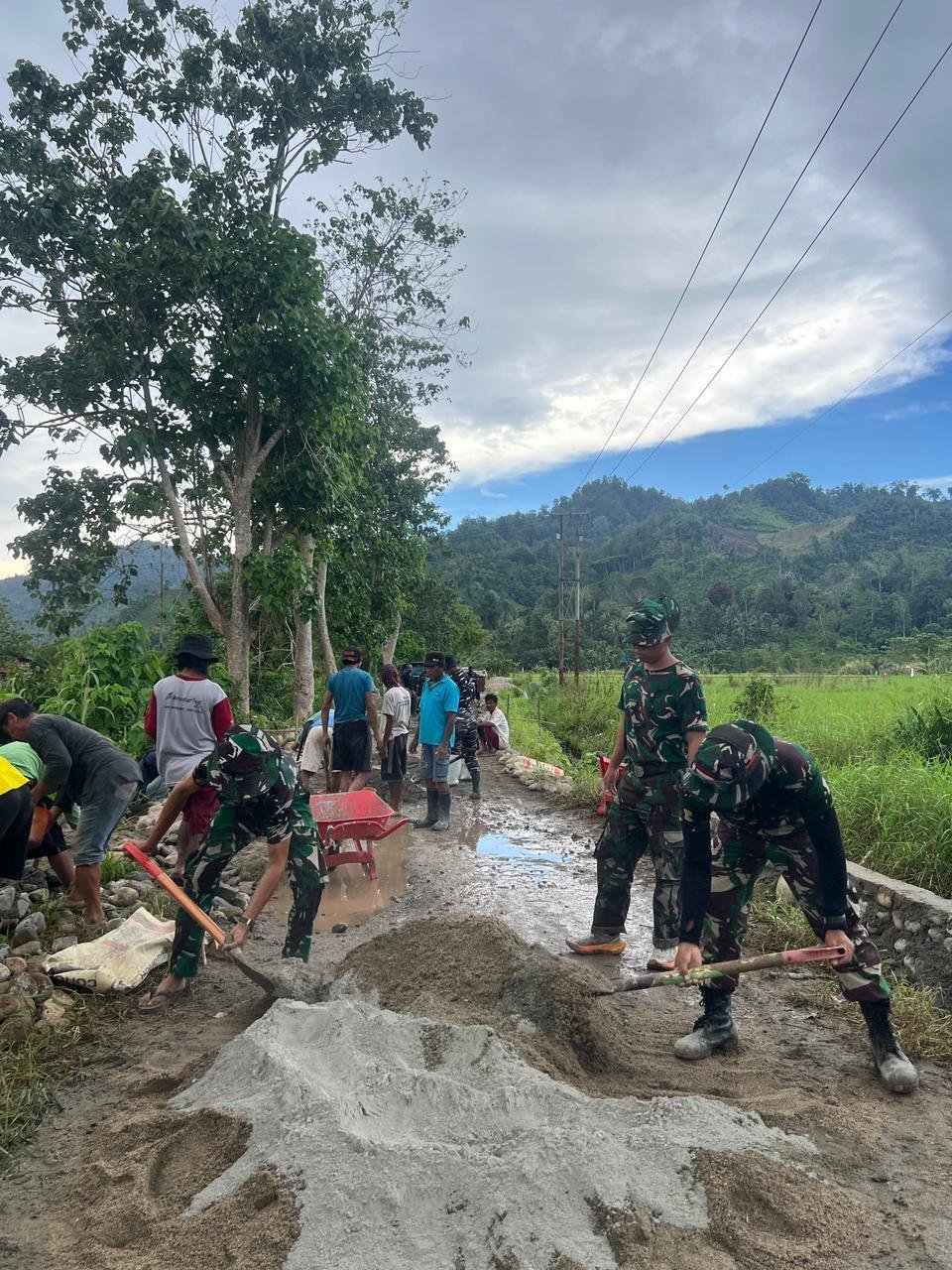 Hari Kelima TMMD Ke-127: Pengerasan Jalan dan Talud Terus Berlanjut di Dusun Ogomolobu