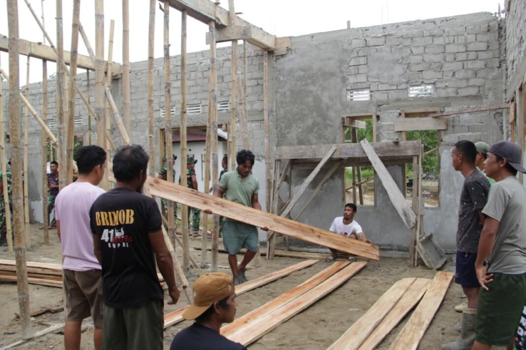 Satgas TMMD 127 dan Warga Bersatu Membangun Mesjid di Dusun Ogomolobu