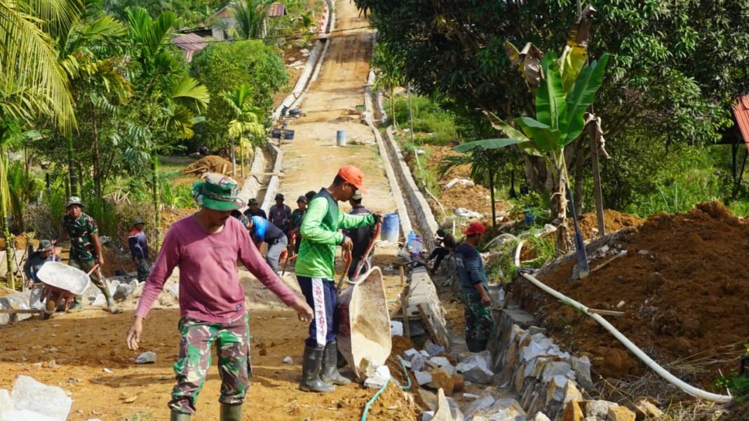 Satgas TMMD Reguler ke-127 Terus Pacu Pembangunan Meskipun Hari Libur