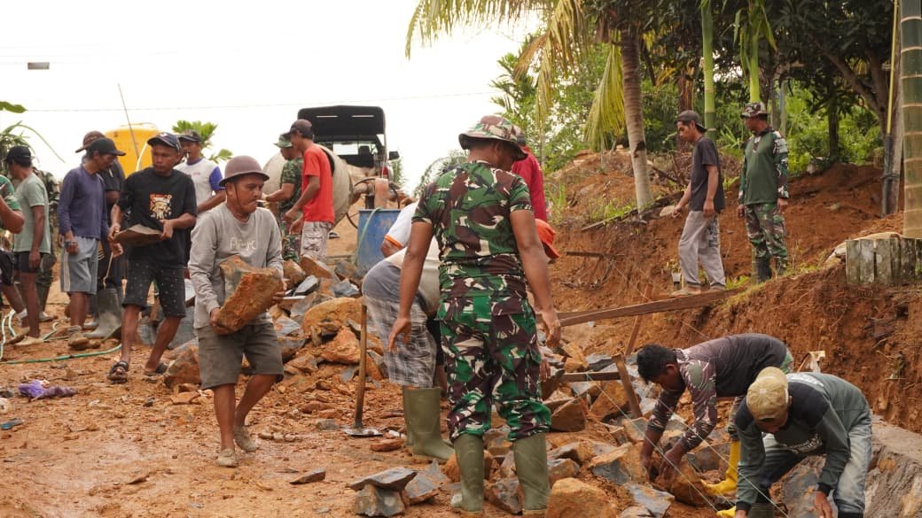 Kekompakan Satgas TMMD dan Masyarakat Percepat Pembangunan di Kotawaringin Timur