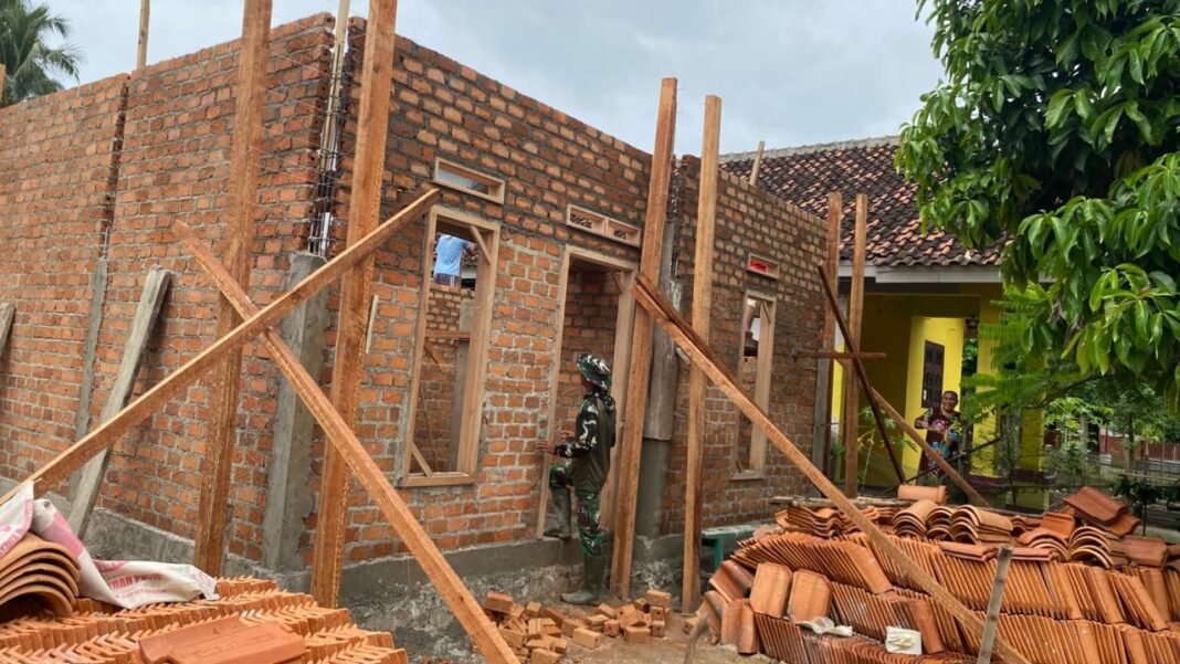 Progres TMMD Kodim 0421/LS: Rehab RTLH Bapak Suhono Menuju Pemasangan Kusen dan Batu Bata