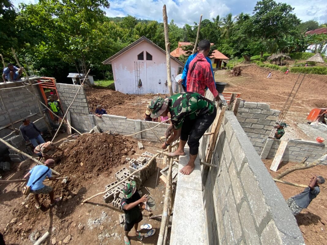 Semangat Satgas TMMD Kodim 1618/TTU Percepat Pembangunan Sekolah di Sunkaen