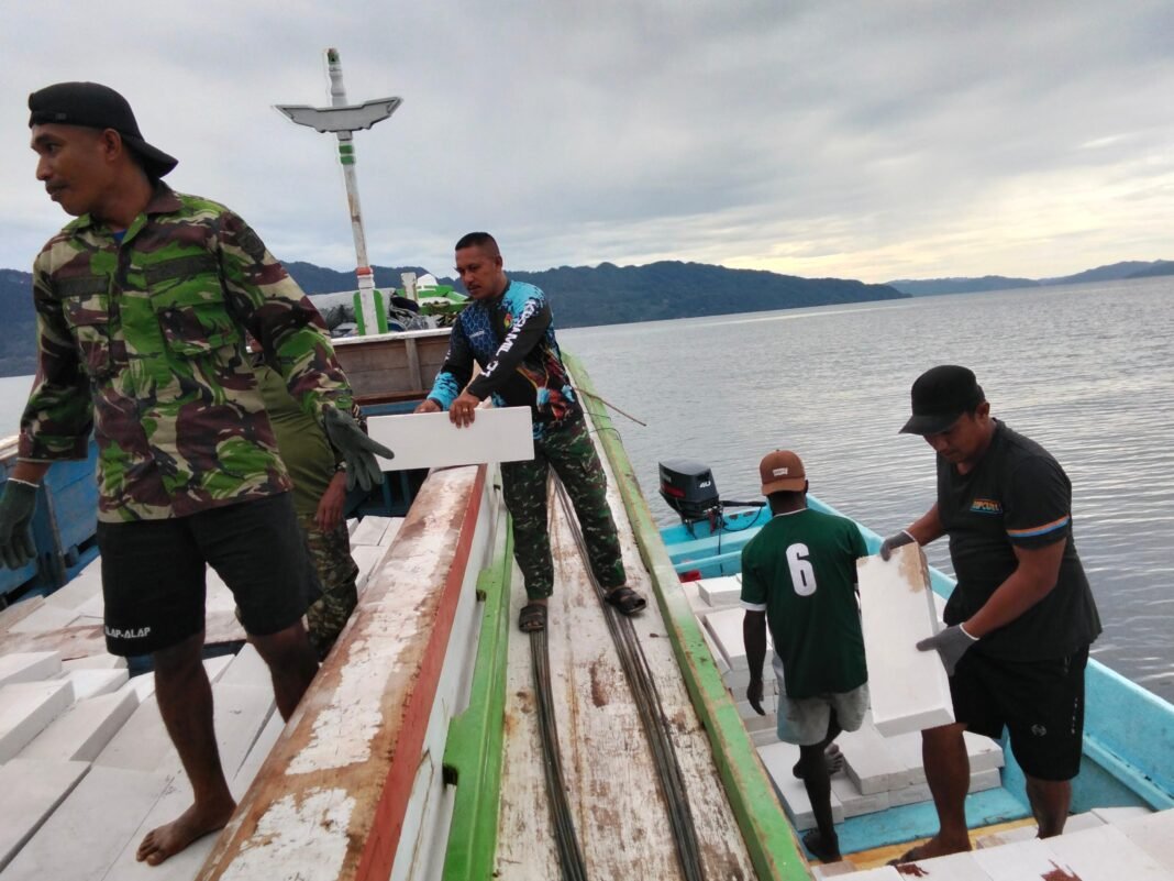 Kemanunggalan TNI dan Masyarakat dalam TMMD 127 di Kampung Sisir 2