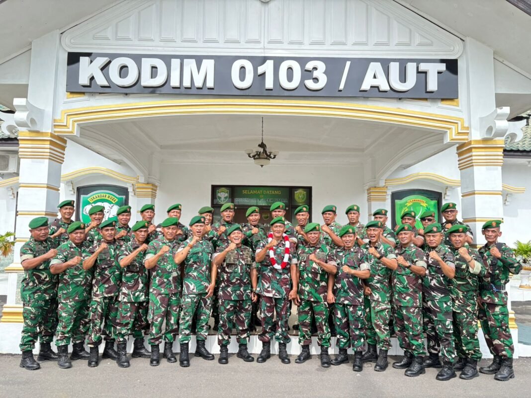 Dandim 0103/Aceh Utara Memimpin Seremonial Penerimaan Anggota Baru dan Wisuda Purnawira
