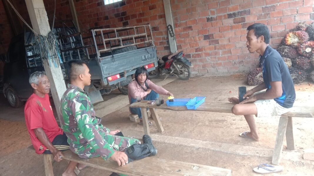 Satgas TMMD 127 Ciptakan Kedekatan Melalui Komsos Bersama Tokoh Desa