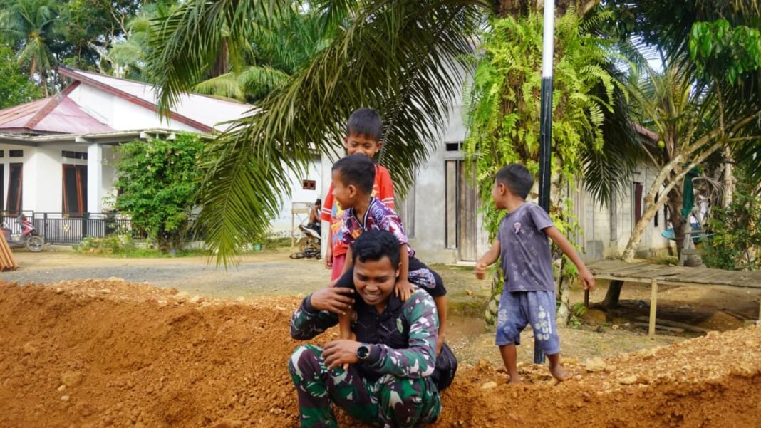 Membangun Hubungan Emosional, Satgas TMMD ke-127 Lakukan Aktivitas Bersama Generasi Muda
