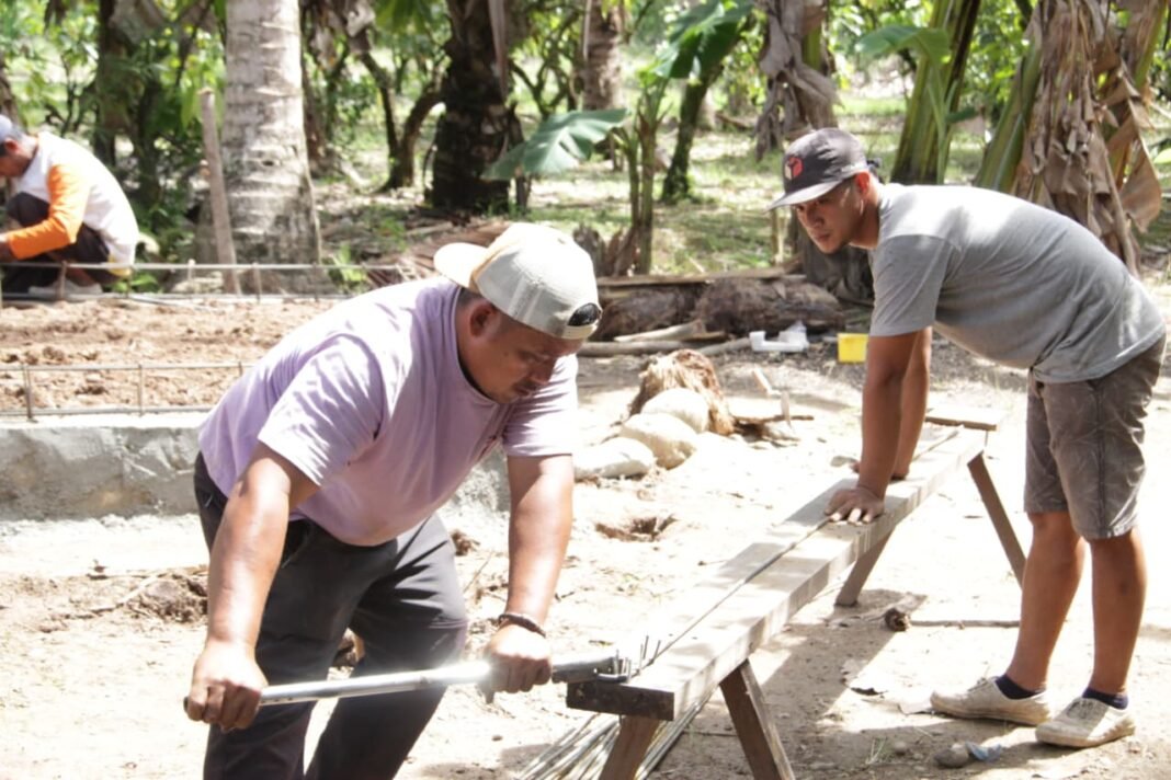 Fasilitas MCK Rintisan TNI untuk Kesehatan Lingkungan Desa Oyom