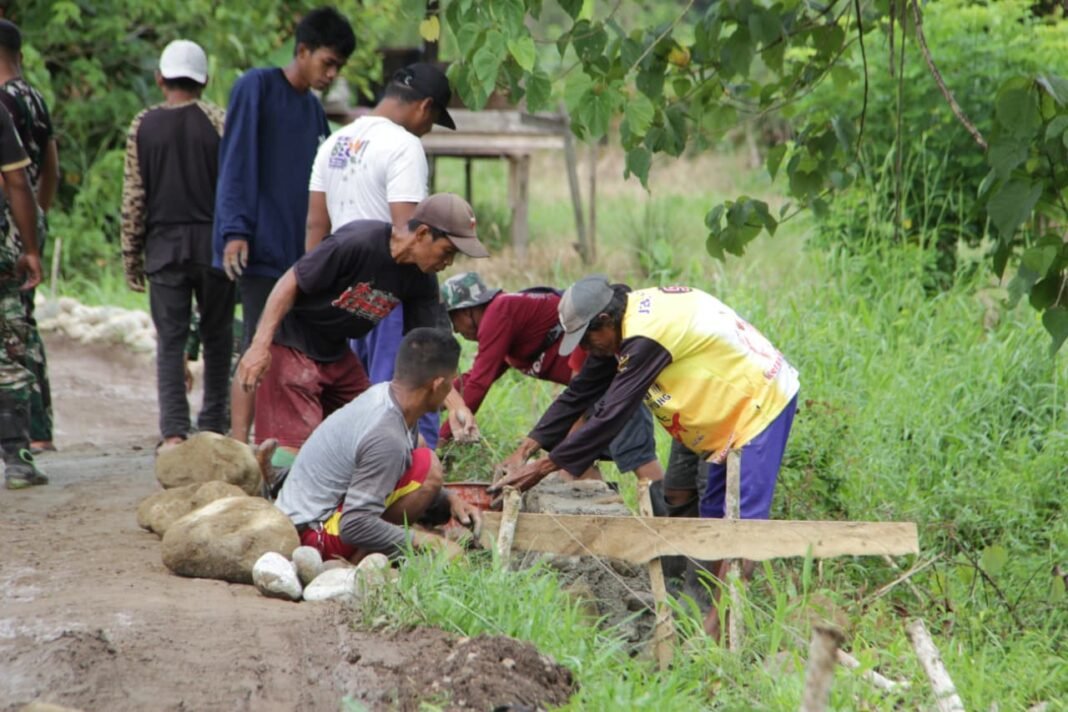 Peningkatan Infrastruktur Dusun Ogomolobu Melalui Paving Jalan dan Talud