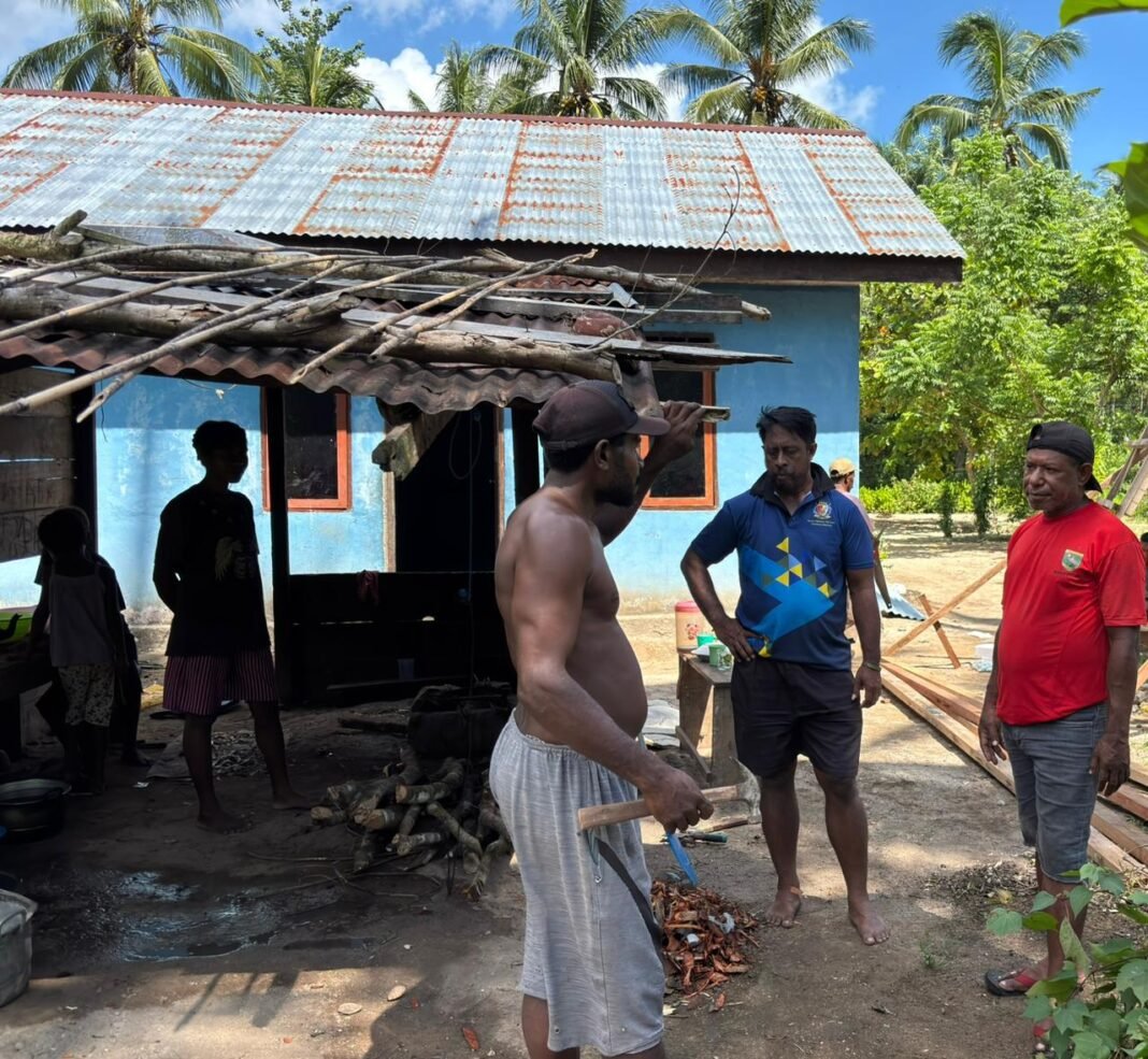 Kebersamaan TNI dan Warga Warnai Pelaksanaan TMMD di Kampung Sisir