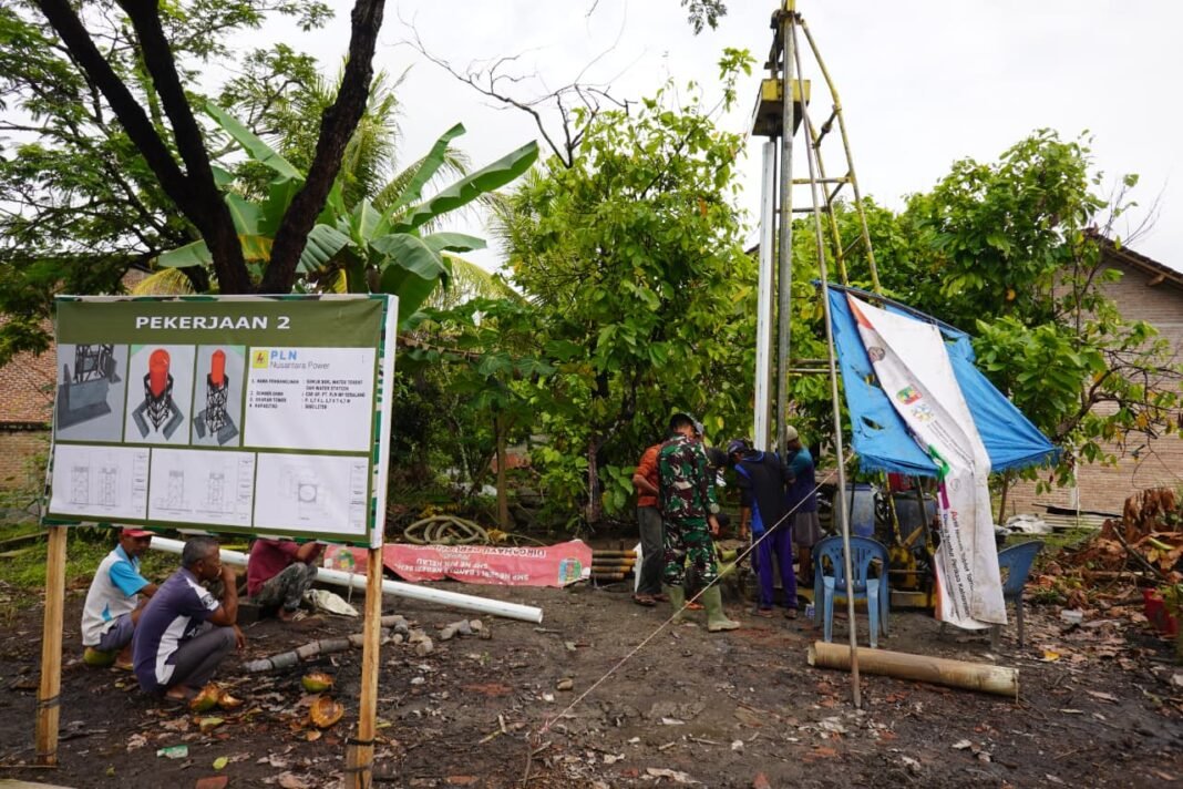 Kodim 0421/LS Lanjutkan TMMD dengan Pemasangan Casing Sumur Bor di Tanjung Rejo