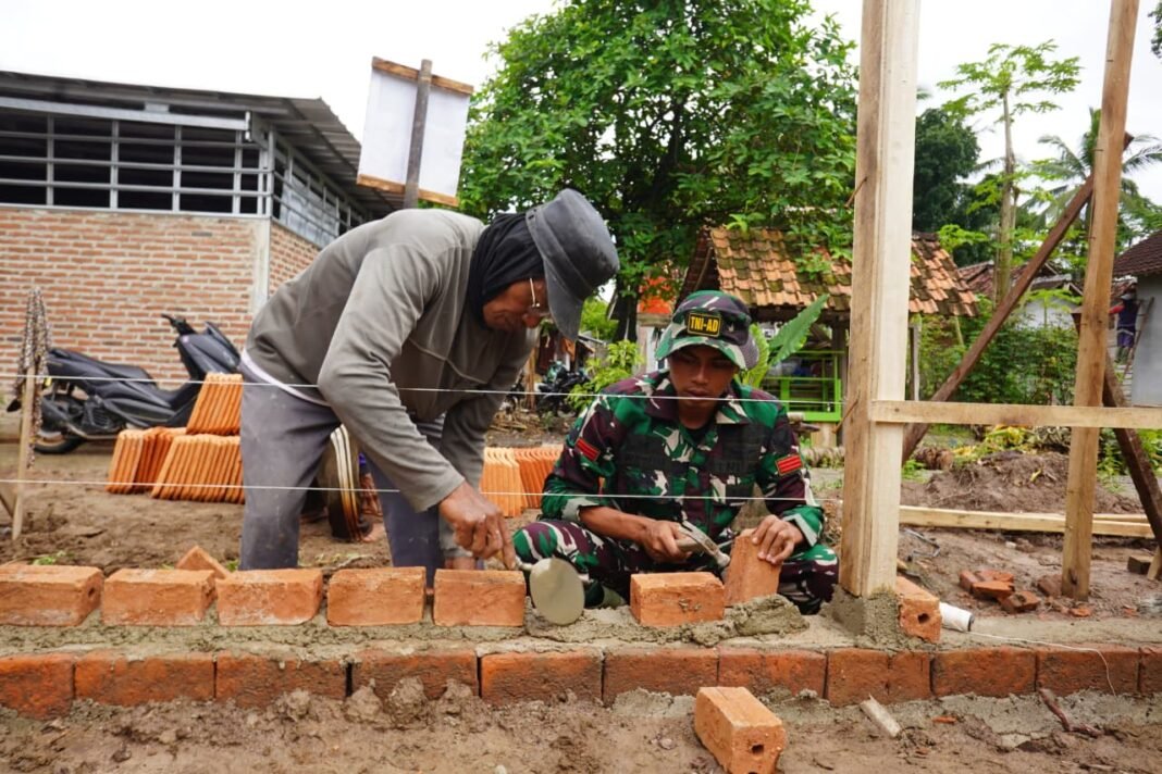 Praka Watum Antusias Bantu Proses Pembangunan RTLH di Pesawaran