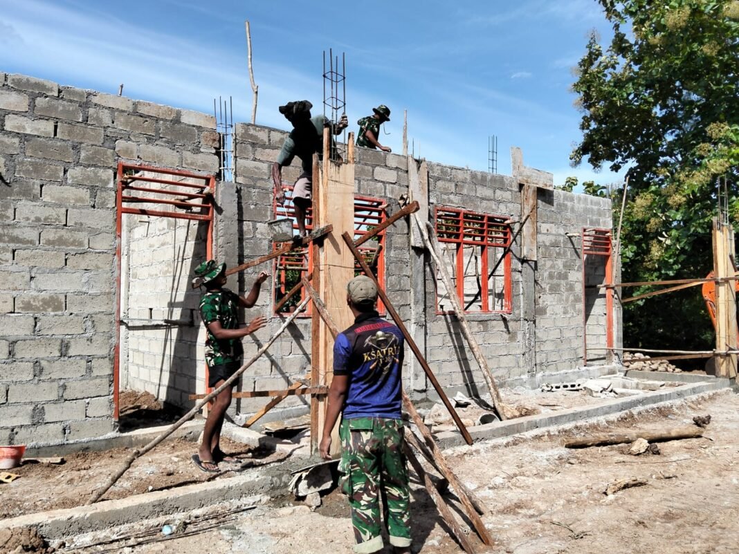 Pembangunan Tiang Sekolah TMMD Kodim 1618/TTU di Sunkaen, Mendorong Pendidikan Perbatasan