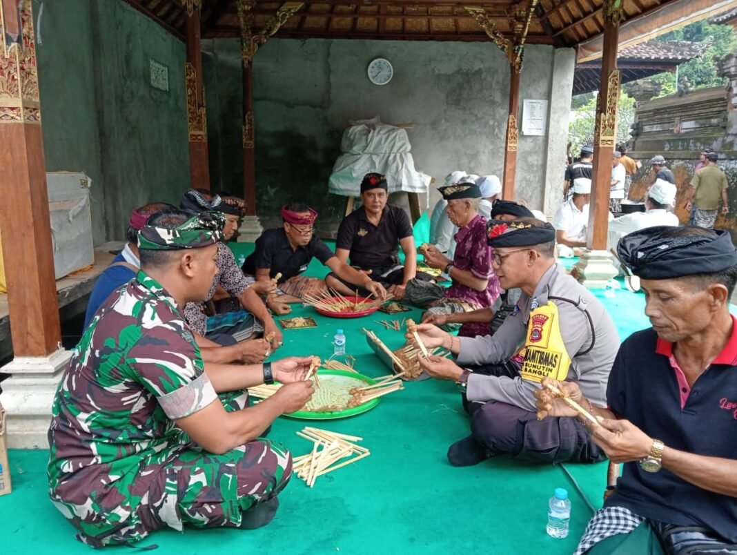 Babinsa Bunutin Perkuat Kemanunggalan TNI dan Dukungan Terhadap Pelestarian Adat
