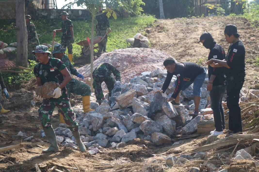 Sinergi TNI dan Ormas Percepat Pembangunan Infrastruktur di Anggoeya