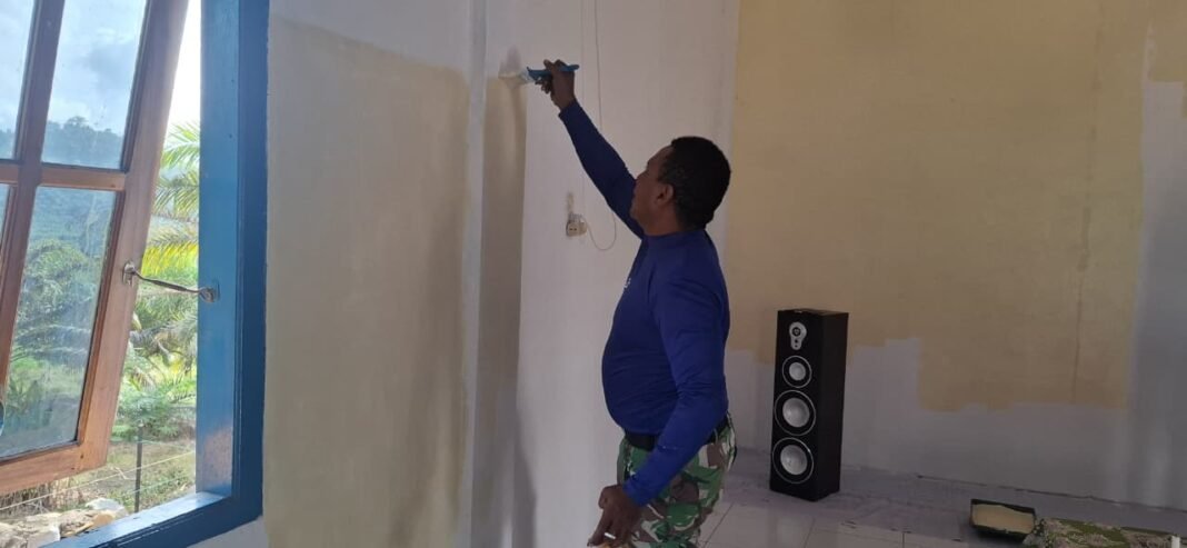 Tingkatkan Toleransi, Satgas TMMD 127 Bersama Warga Cat Gereja