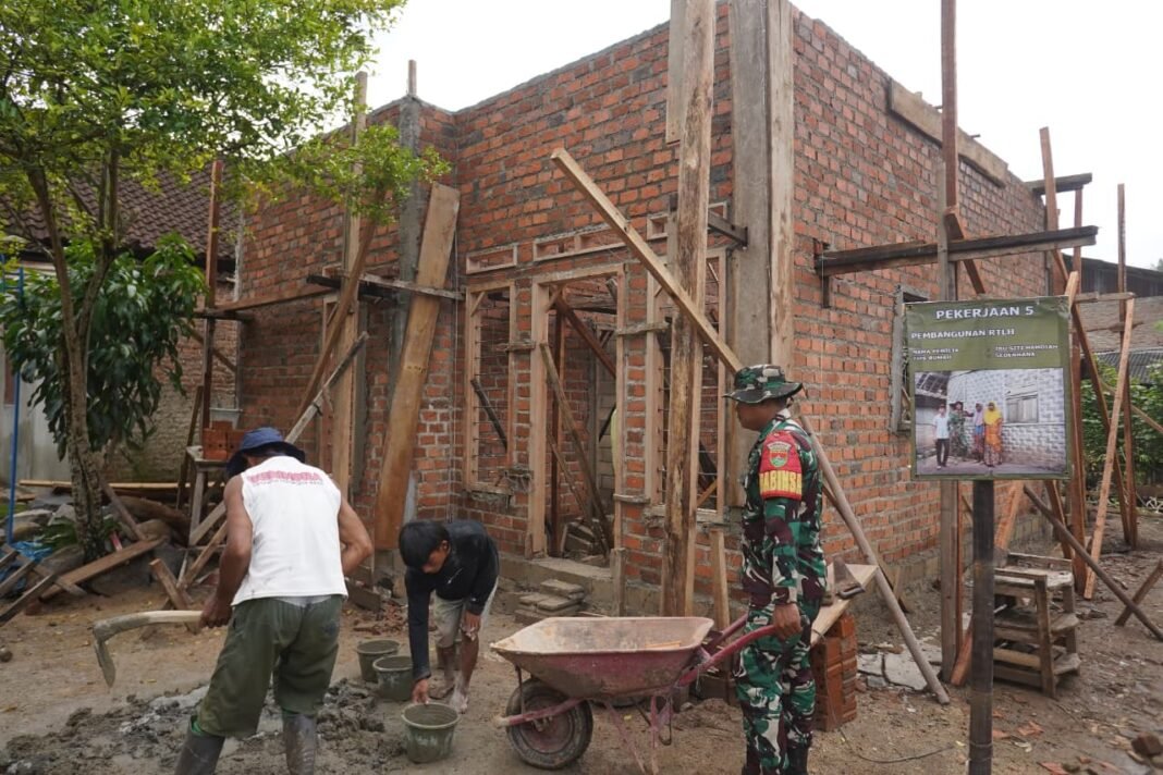 Kodim 0421/LS Lanjutkan Proyek Rehab RTLH Ibu Siti Hamidah di Tanjung Rejo