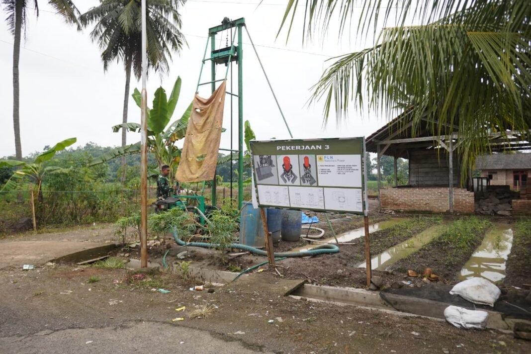 Proyek TMMD Kodim 0421/LS Selesaikan Pemasangan Casing Sumur Bor di Tanjung Rejo