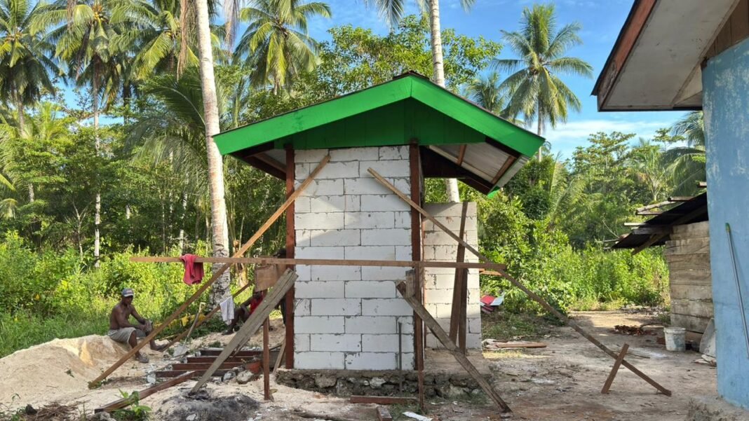 Progres Pembangunan MCK Di Kampung Sisir 2 Capai 25 Persen