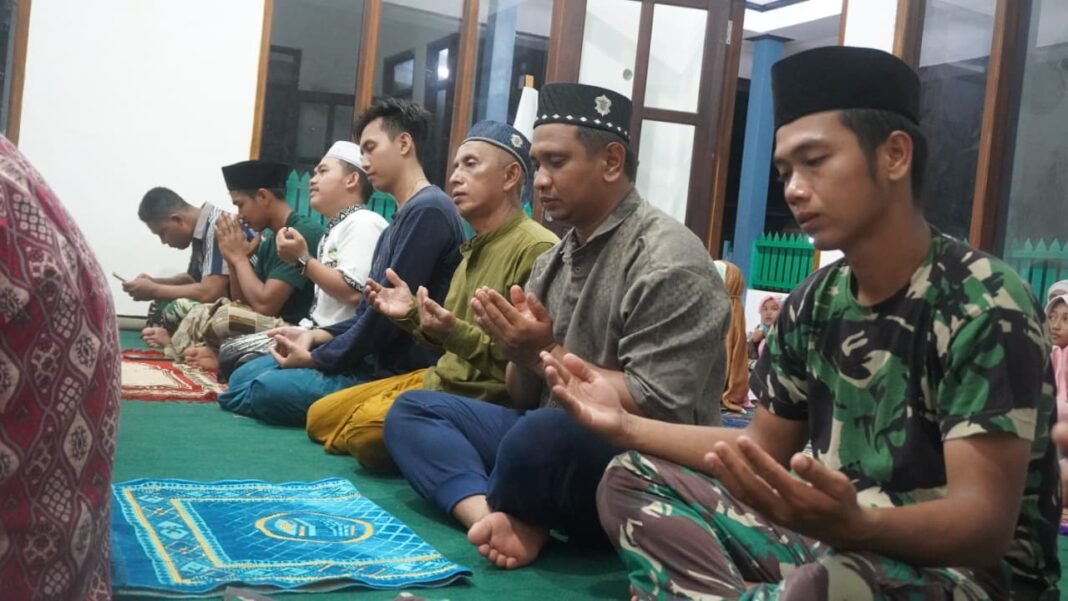 Ramahnya Nuansa Ramadhan, Satgas TMMD 127 Dekatkan Prajurit dan Masyarakat Melalui Ibadah