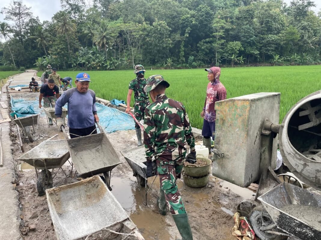 Semangat Puasa Satgas TMMD Kodim 0421/LS di Desa Gunung Rejo