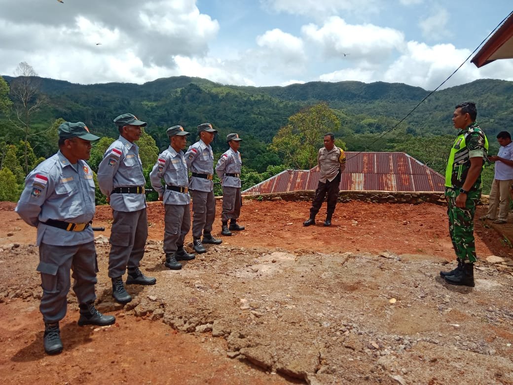 Pelatihan Intensif Tingkatkan Profesionalisme LINMAS Desa Nati oleh Babinsa Koramil 1612-01/Ruteng