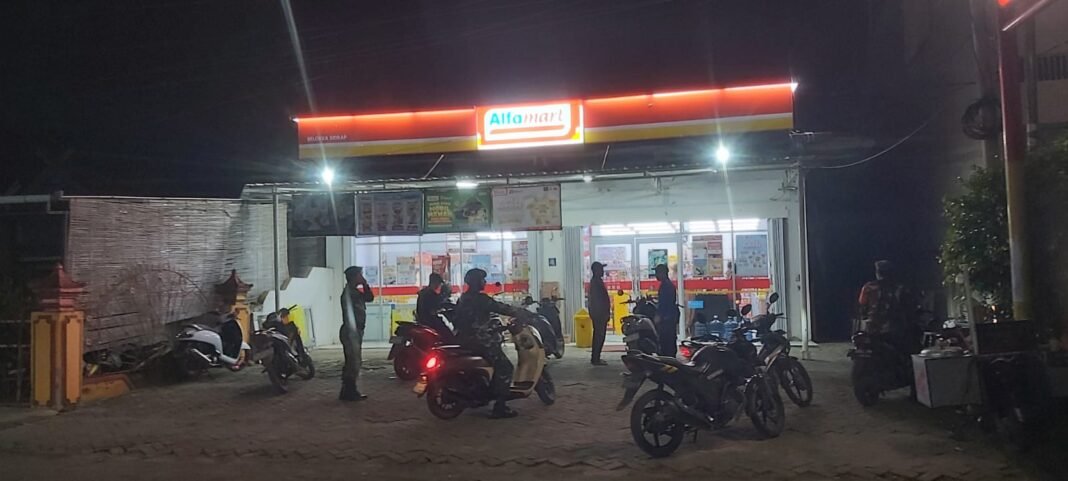 Sinergi TNI dan Damkar dalam Patroli Keamanan di Desa Corawali