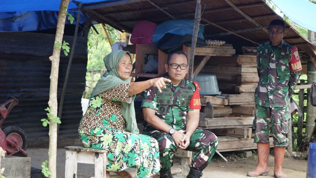 Kedekatan Emosional, Dansatgas TMMD 127 Kunjungi Penerima Manfaat RTLH