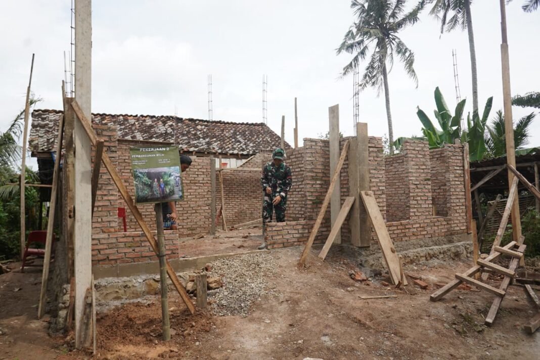 Pembangunan Pondasi Rumah Ibu Yusmawati di Desa Tanjung Rejo Resmi Dimulai