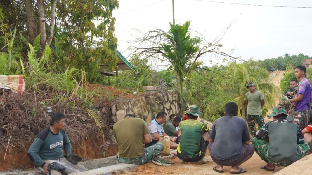 Satgas TMMD 127 Memperkuat Silaturahmi di Desa Tri Buana