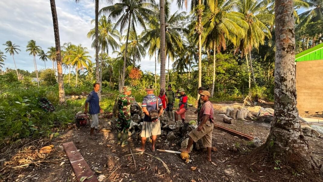 Dansatgas TMMD 127 Berikan Motivasi di Tengah Pekerjaan di Kaimana