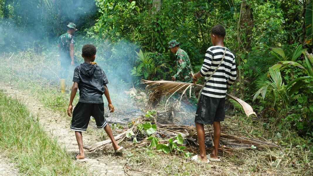 Kodim 1804/Kaimana Tingkatkan Pembukaan Jalan TMMD ke-127, Progres Capai 70 Persen