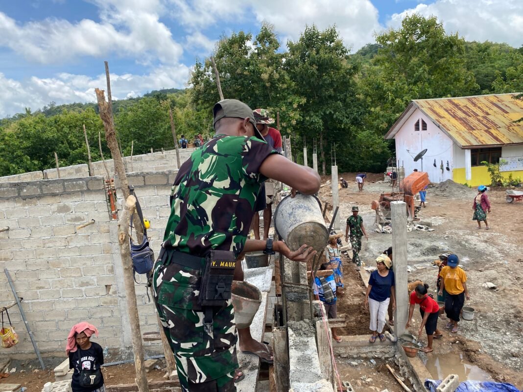 Kerja Sama Prajurit dan Masyarakat, Tiang Tembok 4 RKB SMAN Bikomi Nilulat Mulai Terbangun