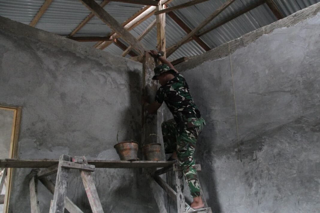 Satgas TMMD ke-127 Kodim 1305/Buol Tolitoli Lanjutkan Pembangunan Rumah Layak di Dusun Ogomolobu