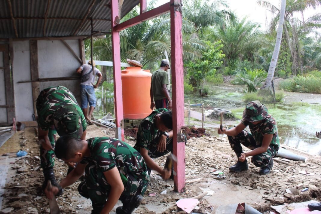 Satgas TMMD 127 Kodim 0430/BA Melanjutkan Pembangunan Pondasi RTLH Ibu Suharti