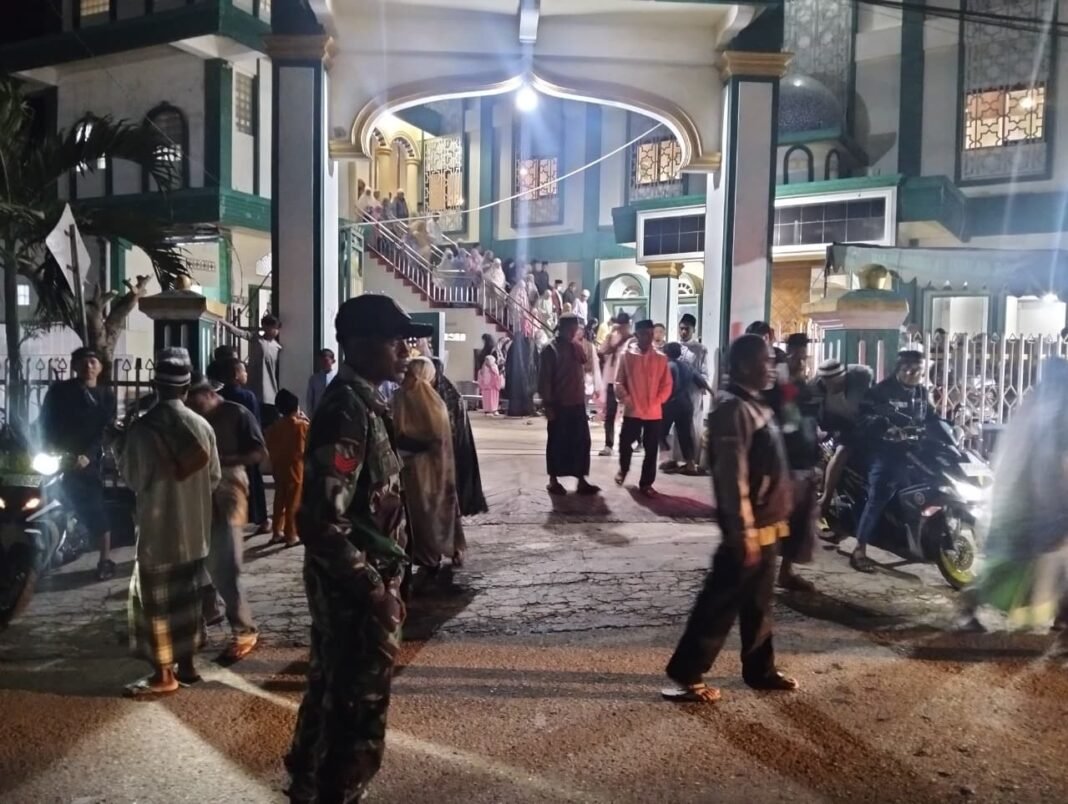 Soliditas TNI-Polri Dukung Kekhusyukan Ramadhan di Masjid Al Ikhlas SoE