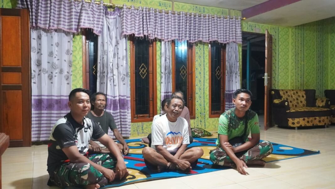 Satgas TMMD Ke-127: Membangun Kedekatan Melalui Nonton Bersama Warga Desa Tri Buana