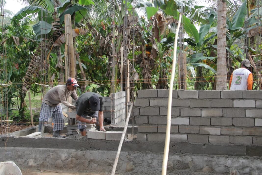 TMMD 127 Kodim 1305/Buol Tolitoli Percepat Pembangunan MCK di Desa Oyom