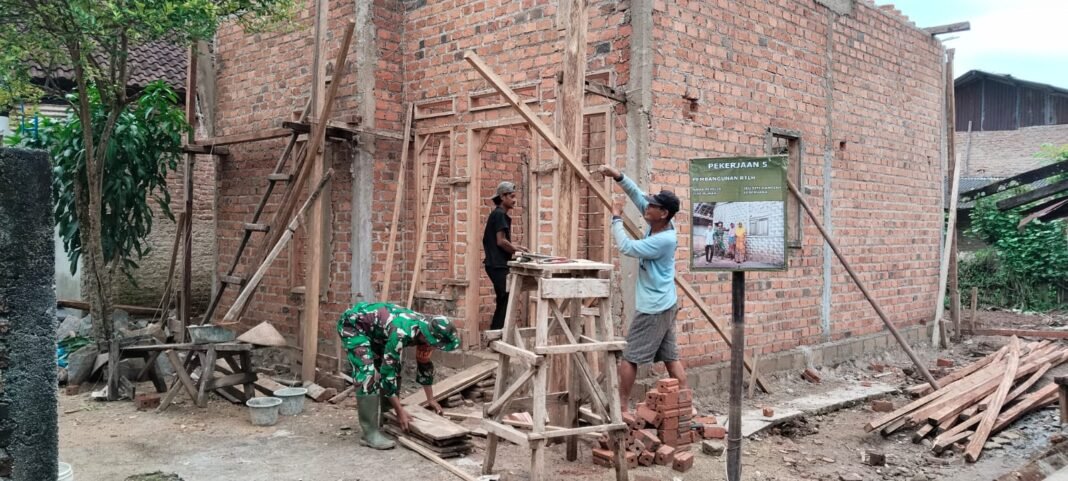 Pekerjaan Rabat Beton TMMD 127 Kodim 0421/LS Didukung Cuaca Cerah