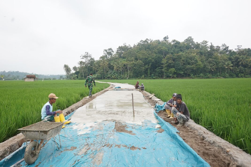 Pembangunan Jalan Rabat Beton TMMD 127 Kodim 0421/LS Resmi Diresmikan