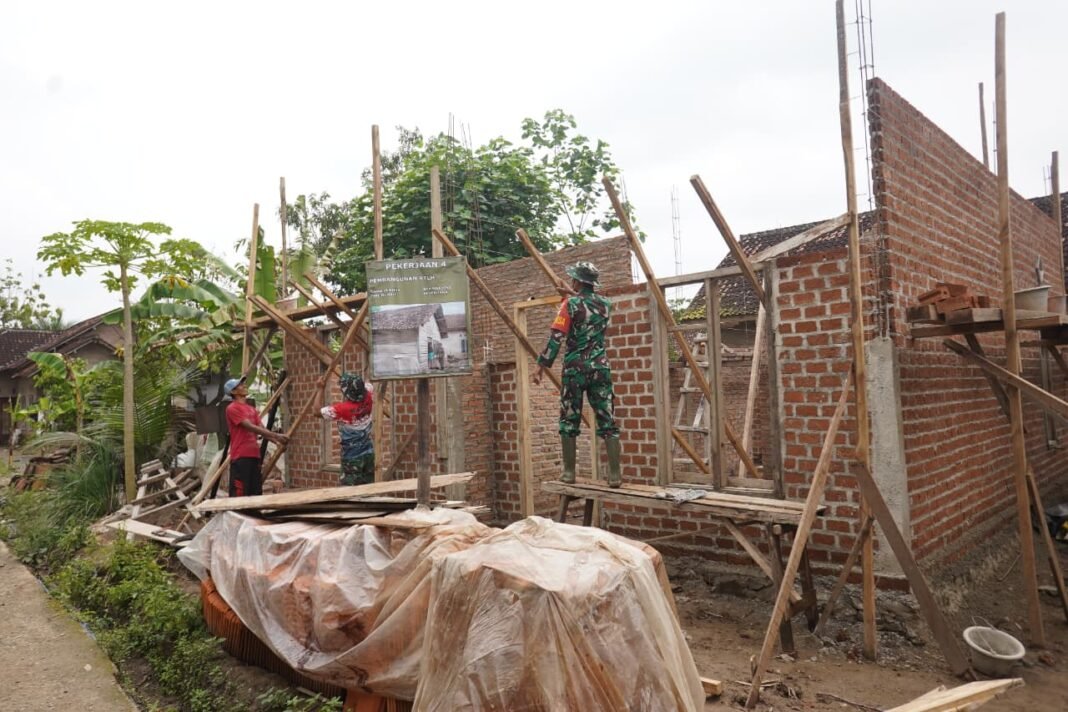 Kemanunggalan TNI dan Rakyat dalam TMMD 127 Kodim 0421/LS di Pesawaran