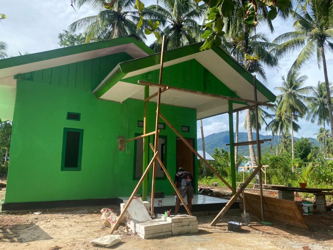 Progres Pembangunan RTLH di Kampung Sisir Capai 63 Persen, TMMD 127 Kodim 1804/Kaimana Berikan Rumah Layak Huni
