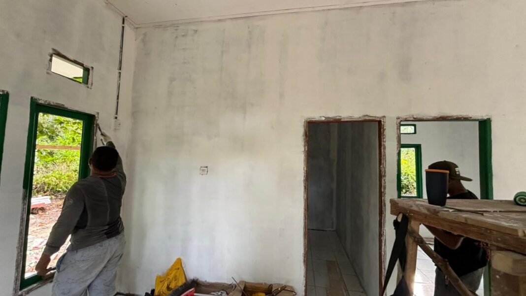 Pembangunan Rumah TMMD 127 Kodim 1804/Kaimana di Kampung Sisir Capai 63 Persen