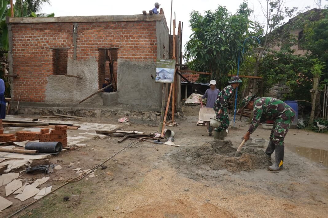Semangat Gotong Royong di Rumah Khoirul Anwar