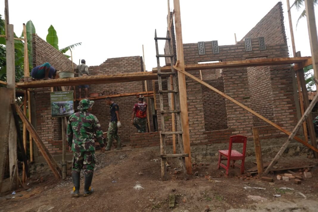 Transformasi Rumah Bapak Heri: TMMD ke-127 Kodim 0421/LS Membangkitkan Harapan