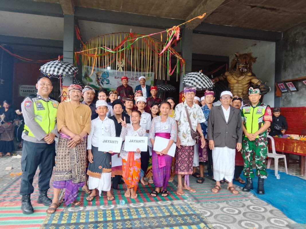 Babinsa dan Bhabinkamtibmas Desa Sulahan Ikut Sukseskan Bulan Bahasa Bali VIII Tahun 2026