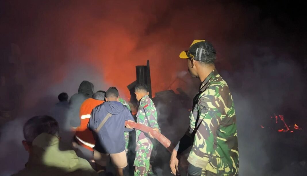 Tanggapan Cepat Satgas Yonif 751/VJS: Memadamkan Kebakaran di Kota Oksibil