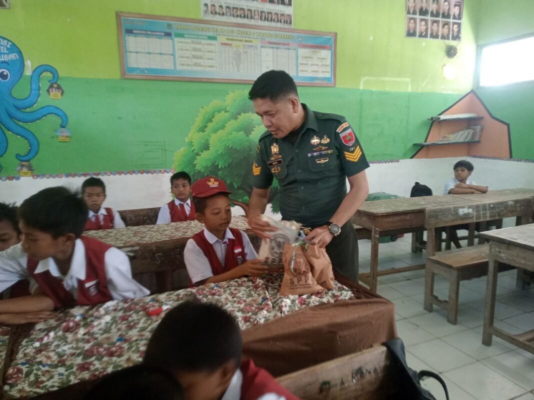 Babinsa Kodim 1420/Sidrap Dukung Pendistribusian Makanan Bergizi Gratis di Sidrap